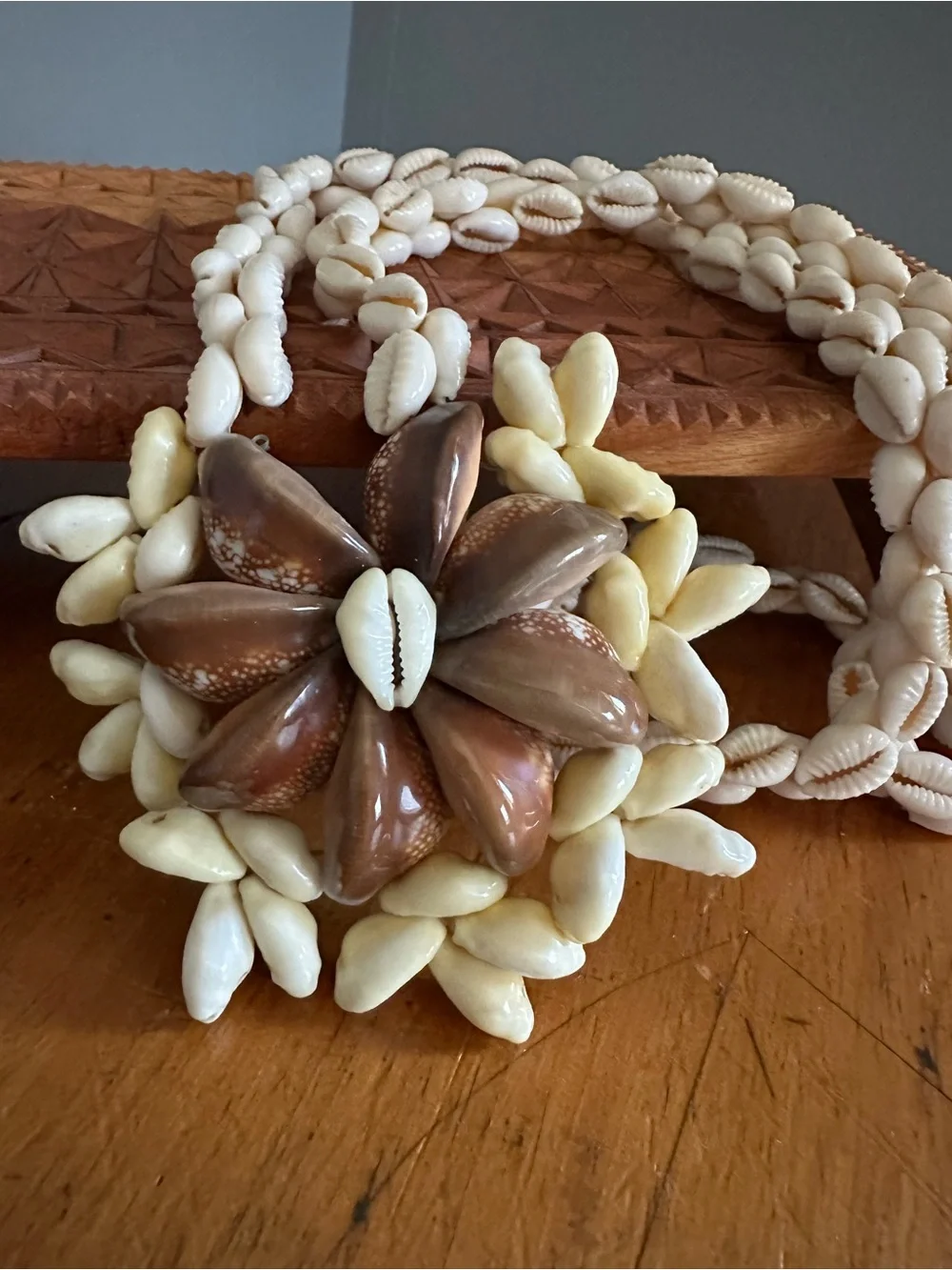 Tahitian Lace Medallion Lei